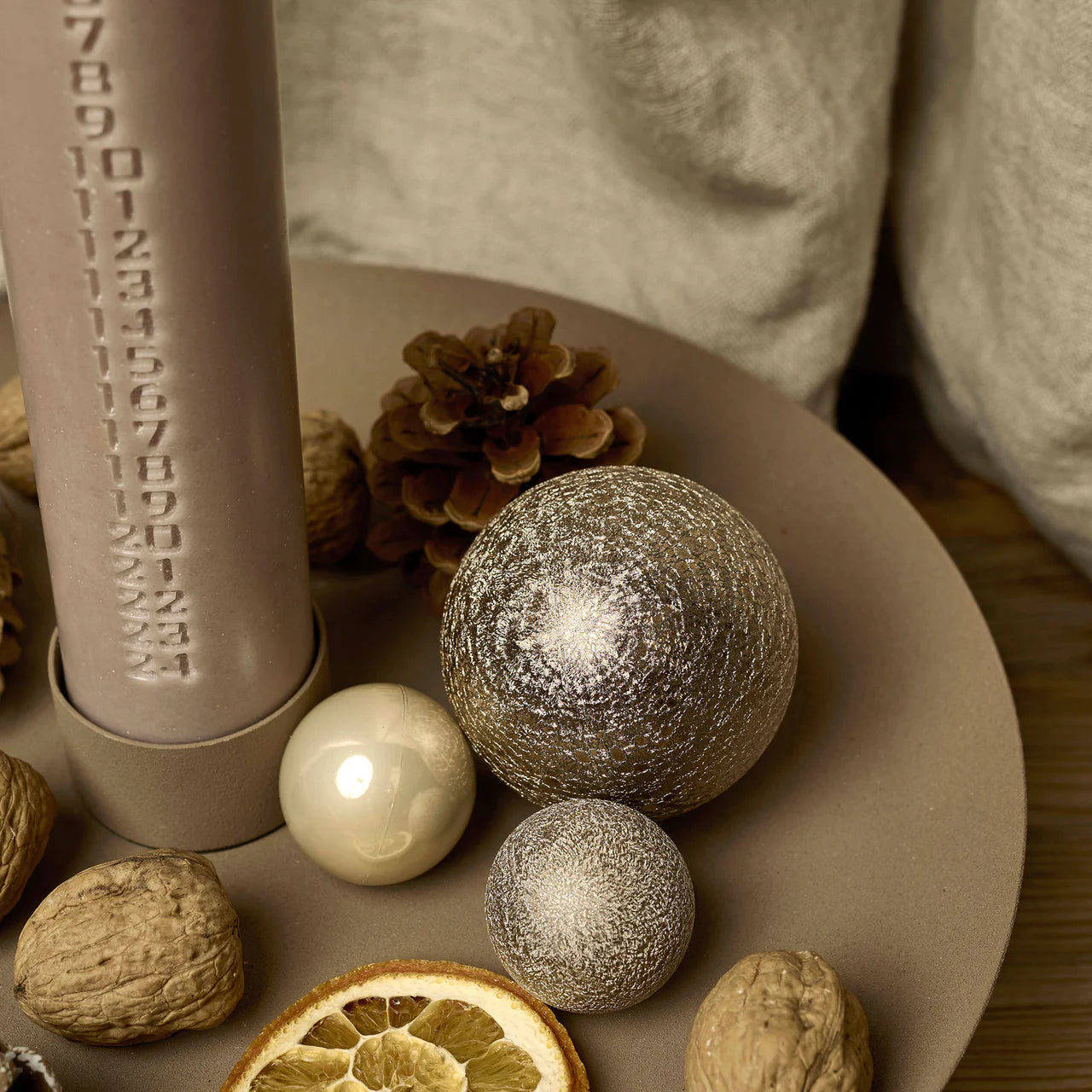 Matthæus Tablett D30 cm mit Kerzenhalter